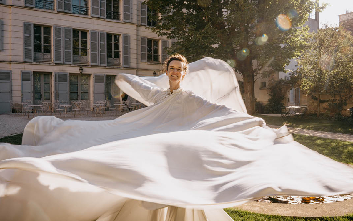 Danseuse dans le jardin Renoir du musée de Montmartre