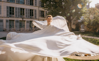 Danseuse dans le jardin Renoir du musée de Montmartre