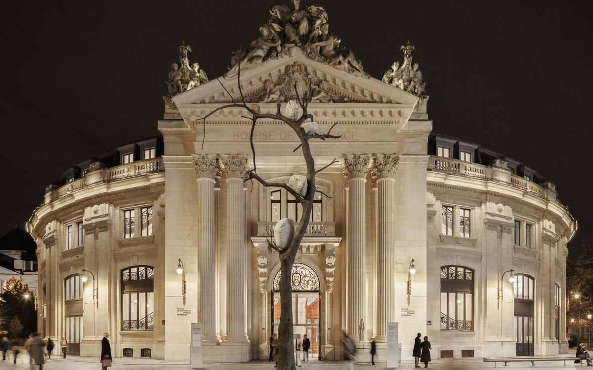 Vue de la Bourse de nuit