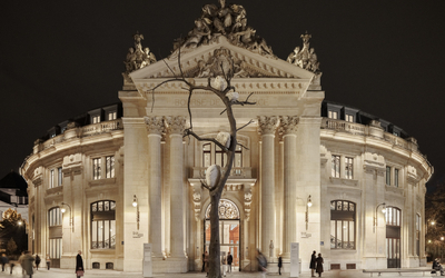 Vue de la Bourse de nuit