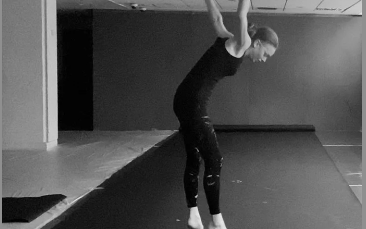 Performance dansée d’Alice Anderson « Healing Session »