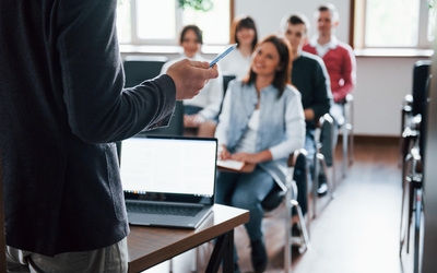 salle de formation avec des stagiaires