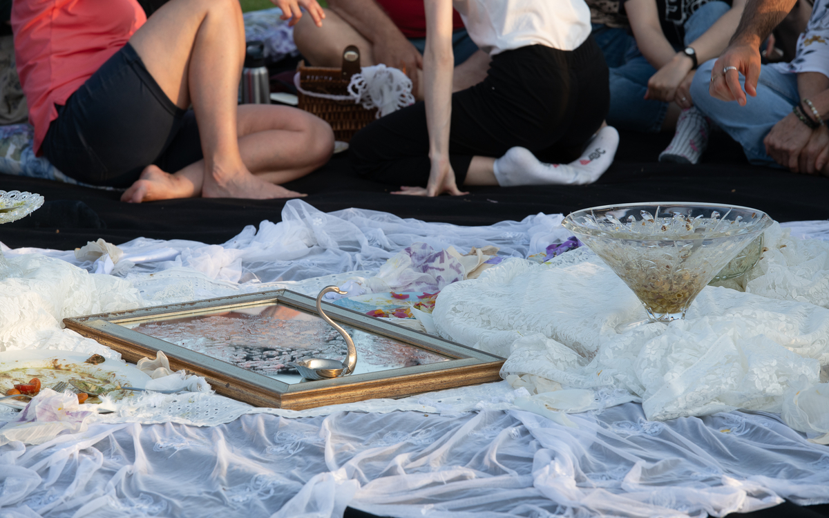 Darkness Picnic • Spectacle de DOM-