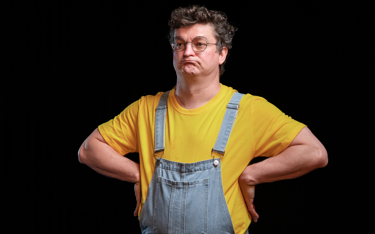Julien Rossier est Coluche ! C'est l'histoire d'un mec…
