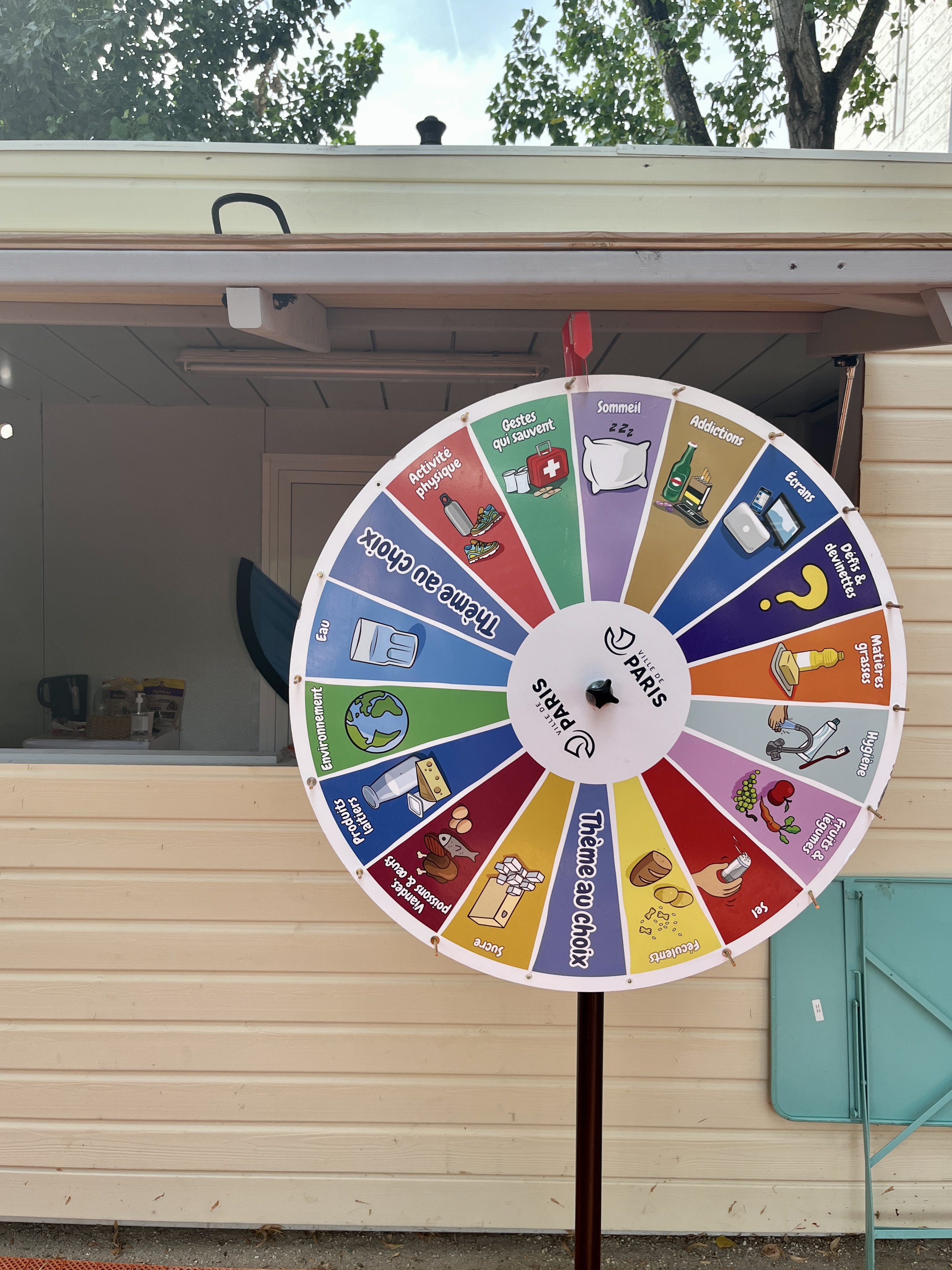 Animation sur le stand du Village santé avec une roue