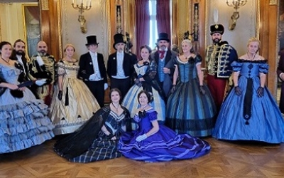 BAL COSTUME