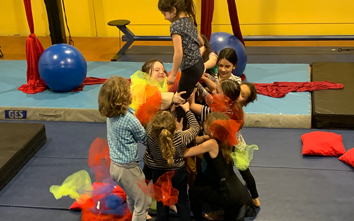 Stage cirque pour les enfants pendant les vacances de printemps