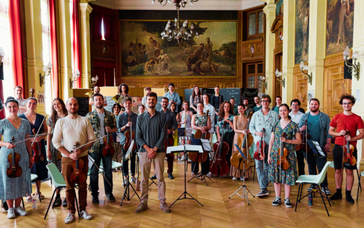 40 musiciens pour un orchestre symphonique 
