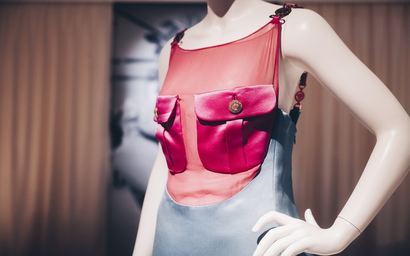 Silhouette mannequin