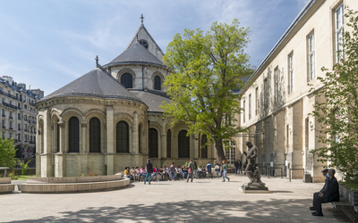 Parvis et entrée du MuAM - Musée des Arts et Métiers