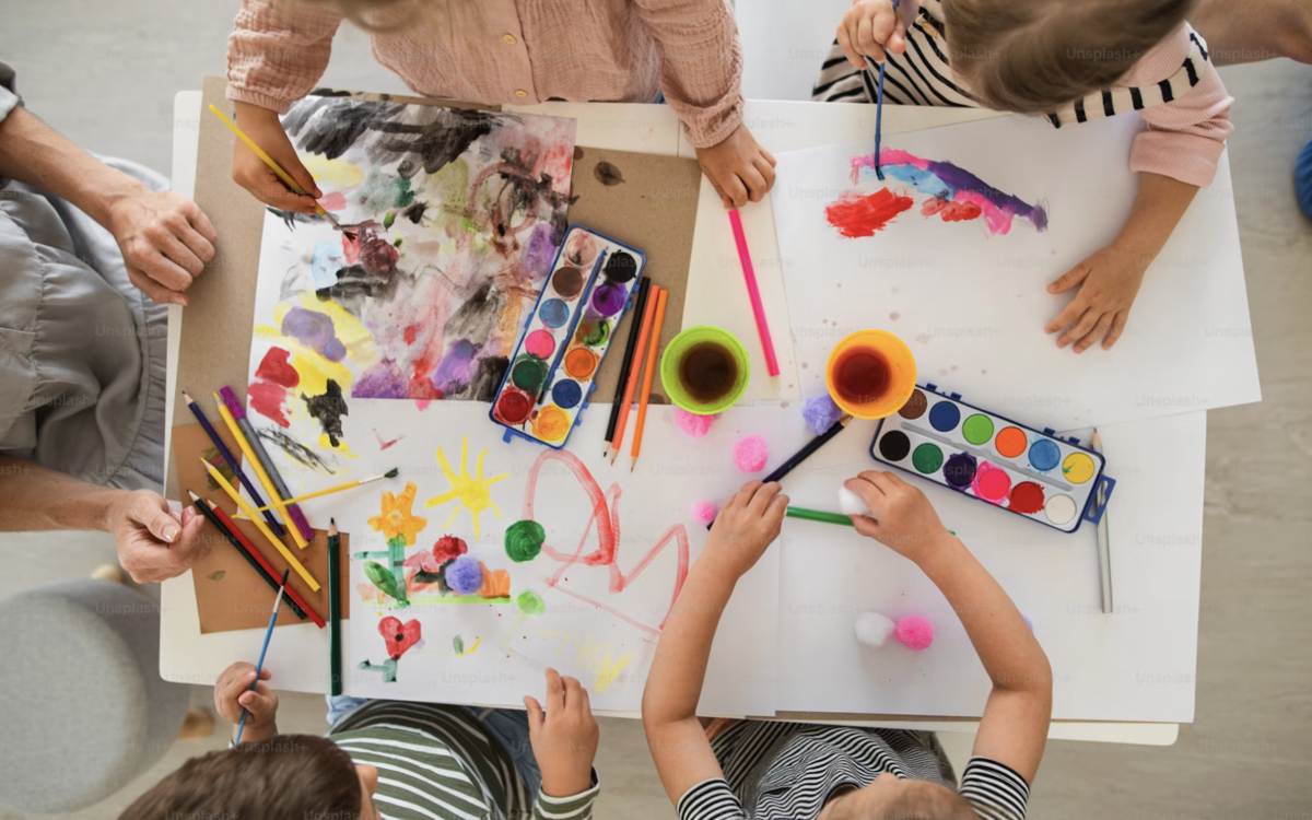 Fresque collective : les enfants dessinent l'océan !