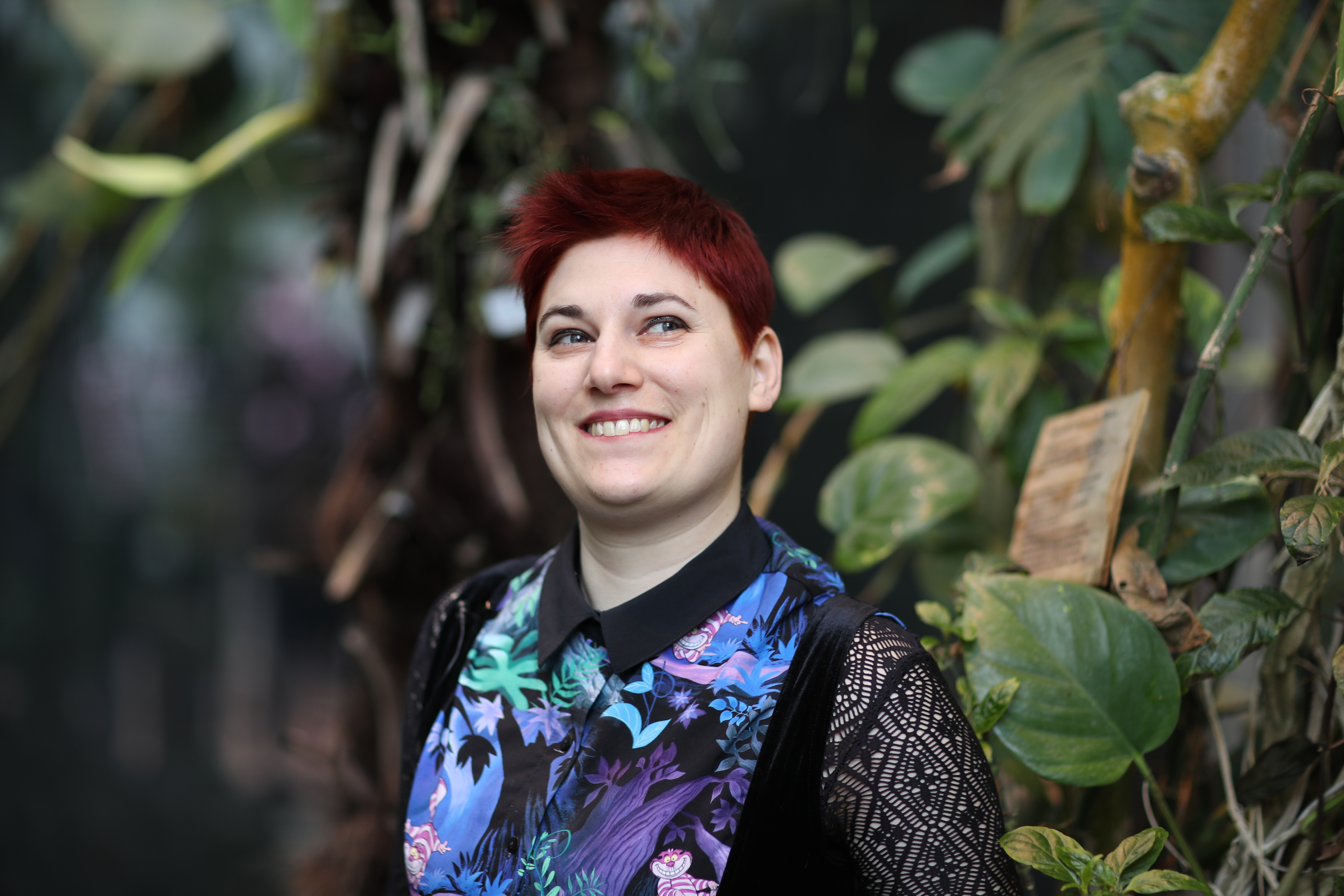 image d'une femme dans un environnement de plantes