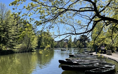 Une barque sur l'eau