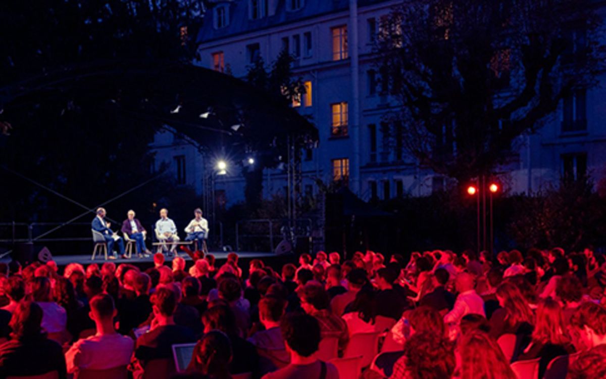 Conférence sur la grande scène de La nuit de l'ENS