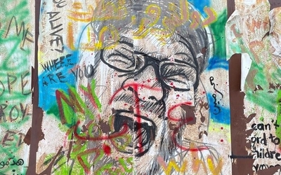 Tags dans les rues de Beyrouth qui illustrent la rencontre La littérature par temps de crise à l'Académie du climat 
