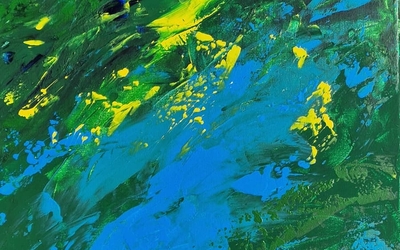 Peinture abstraite d’Annette Weber aux couleurs bleu, vert et jaune, composée de larges touches de peinture et de gestes expressifs.