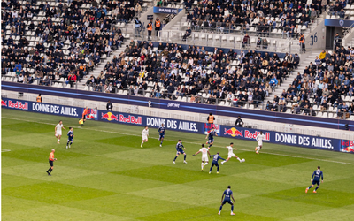 Photo d'un match du Paris FC au stade Jean-Bouin (16e).