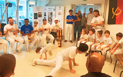 Roda de Capoeira, mouvements, instruments musicaux, sourires, enfants