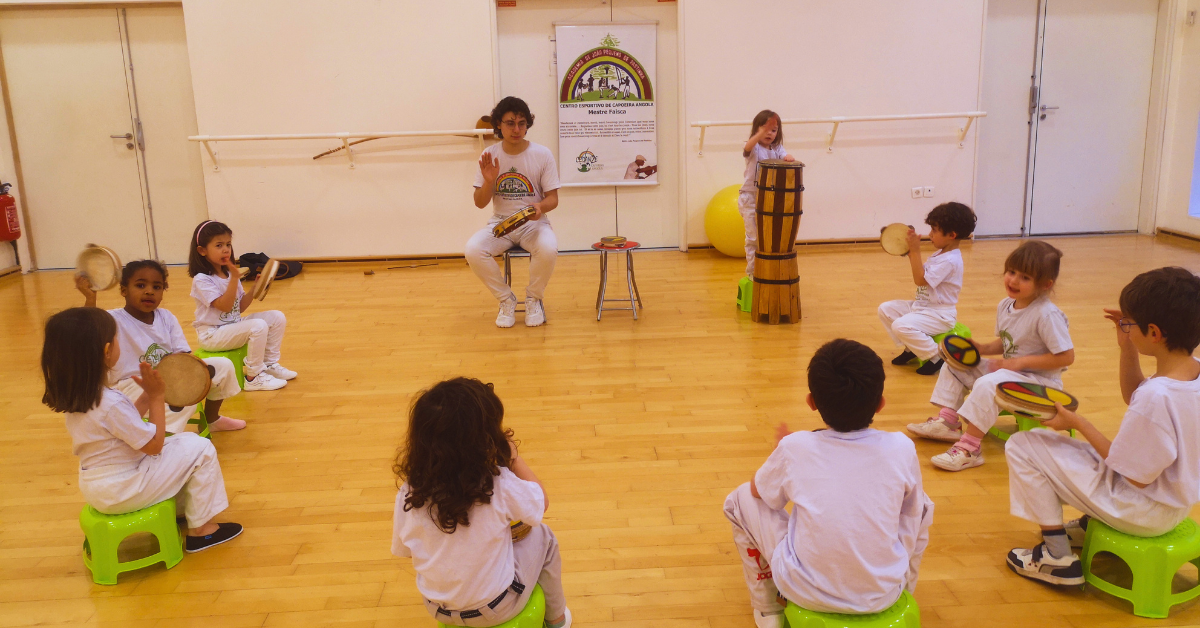 instruments musicaux, enfants, capoeira Angola, Mestre Faísca