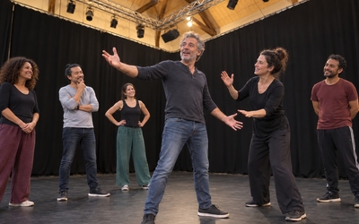 Stage de théâtre : bonimenteur et Monsieur Loyal