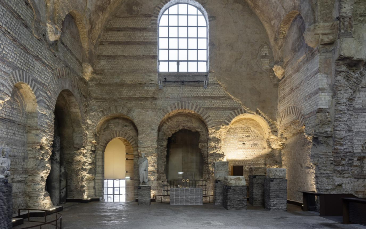 Photo intérieure d'une salle antique