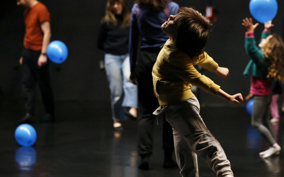 Atelier de danse pour enfant, proposé en même temps qu'un spectacle pour adultes